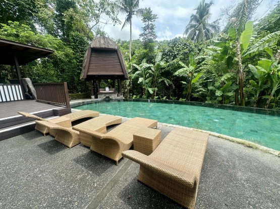 Pesce Pescetarian Restaurant - Pool