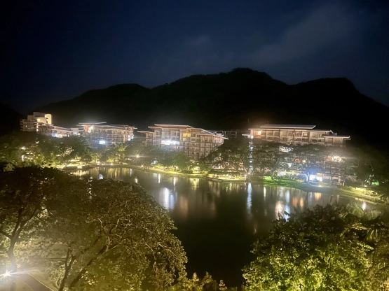 Pico de loro - Pico sands hotel - Penthouse loft balcony view at night