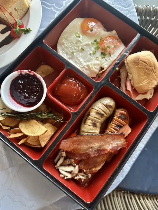 Vivere Azure Menu - Breakfast italian sausage