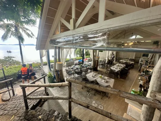 Vivere Azure - Lower restaurant near the shore