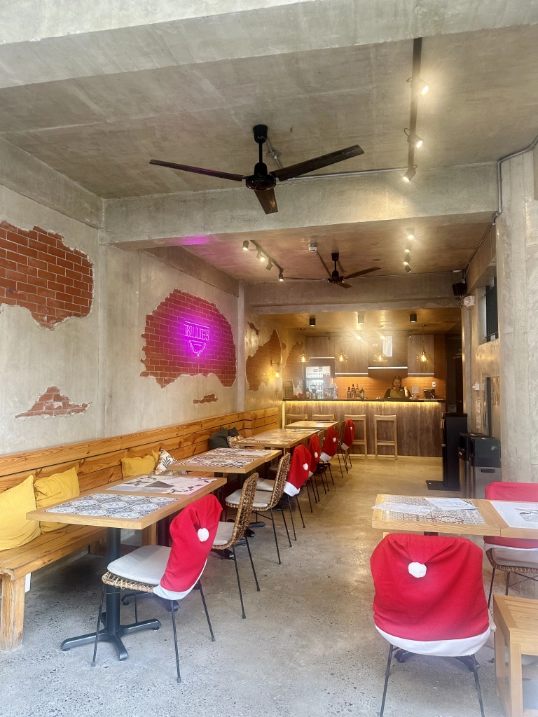 Shorebreak Hostel in house restaurant - Billy's