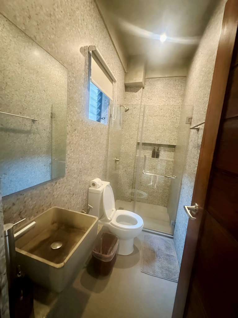 Shorebreak Hostel Private Toilet and bath