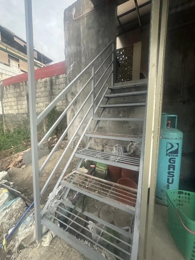 Shorebreak Hostel stairway to parking