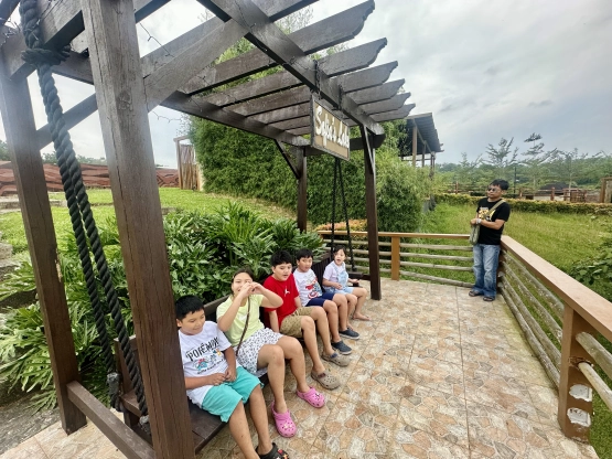 Sofia's Lake - Group Swing