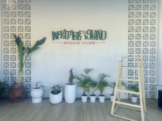 Inflatable Island Beach Club - Souvenir shop