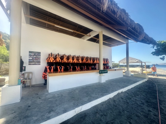 Inflatable Island Beach Club - Life Vests