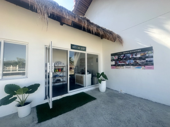 Inflatable Island Beach Club - Souvenir shop