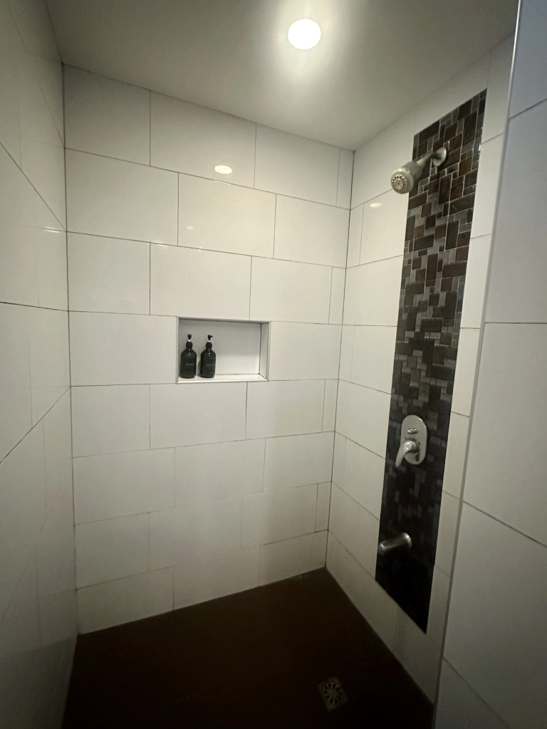 Mangrove Resort Hotel - Shower